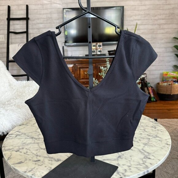 Lululemon Ready to Rise Short Sleeve Black Crop Top Size 2 - Picture 4 of 8
